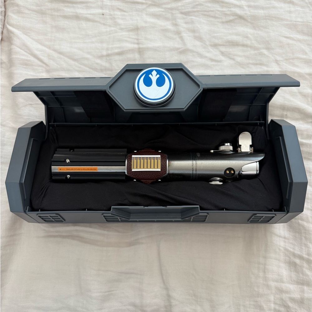 Star Wars Skywalker Lightsaber - Picture 2 of 5